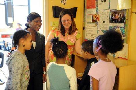 A UTEP student talks to four elementary school students